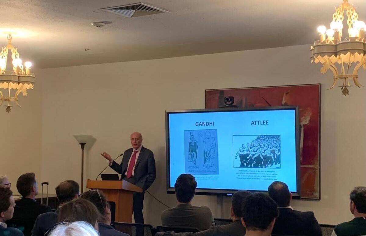 David Reynolds (Cambridge University) adresses the audience of the 2024 R. Kirk Underhill Lecture