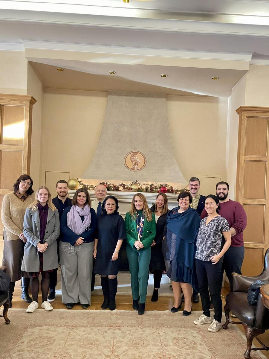 Participants in the workshop, “Life, Precarity, and Futurity In Time of The Pandemic: Health, democracy, and the experiences of immigrant and refugee communities in Europe during and after COVID,” led by Katharya Um (center) pose for a picture